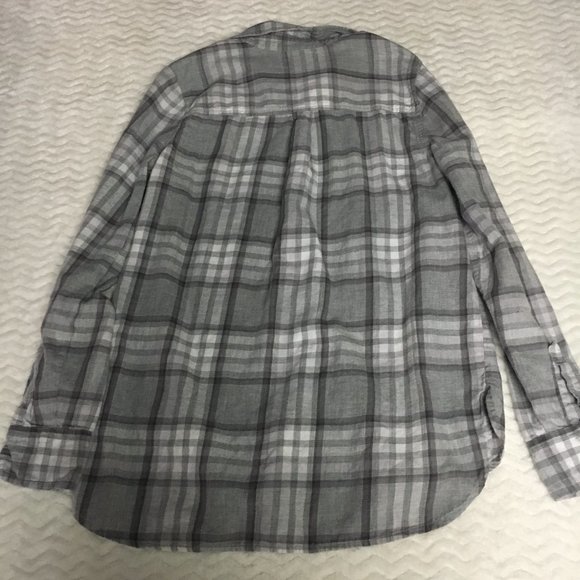 Old Navy Classic Button Down Shirt - Women's size XS - Picture 2 of 3